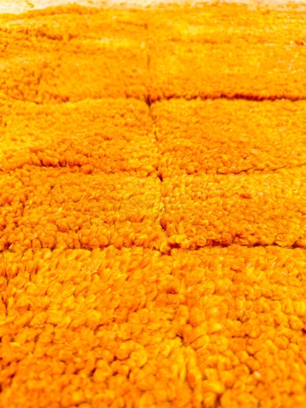 Berber Azilal wool mustard yellow rug 270cm/ 180cm - Image 4