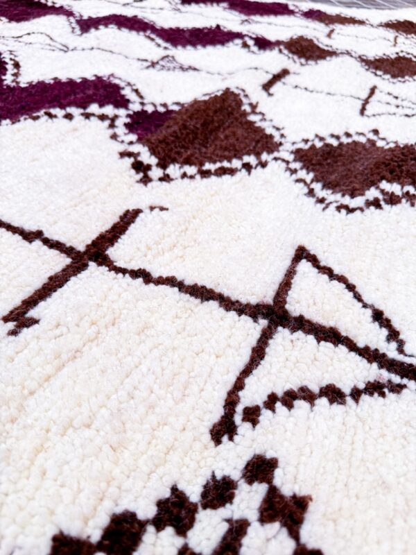 Berber Azilal handmade wool, creamy with brown design rug 320cm/190cm - Image 4