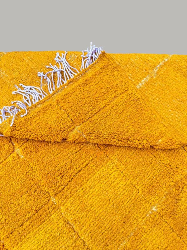 Berber Azilal wool mustard yellow rug 270cm/ 180cm - Image 3