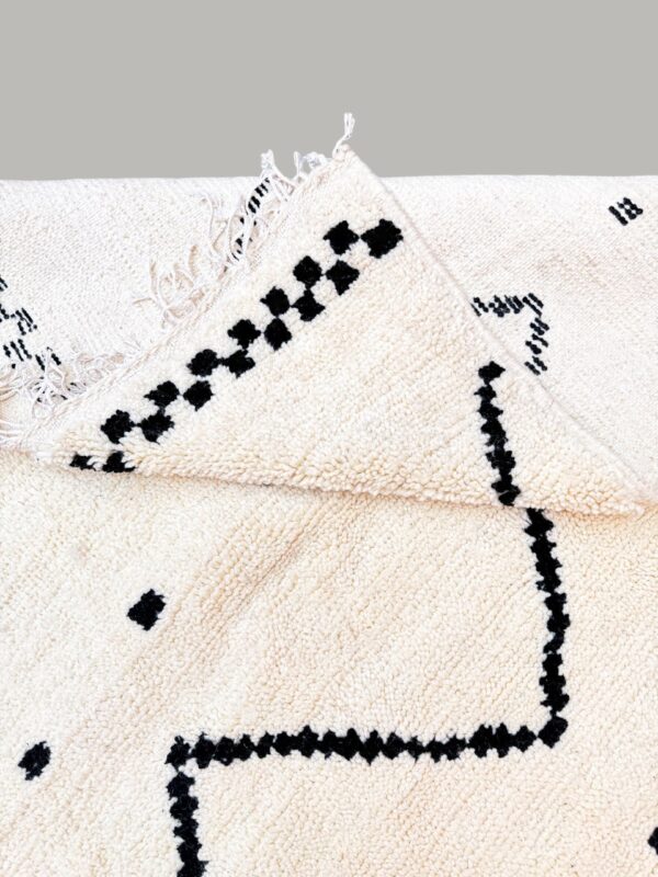 Berber Azilal handmade wool rug 325cm/185cm - Image 3